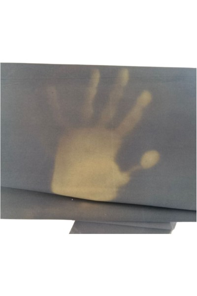 HZ-XRG  感溫酷絲綿+風衣布  變色布 感光夜光布料  數碼印花   克重：160  幅寬：150cm   紗支：T400  密度：133*10  100%聚酯纖維 側面照